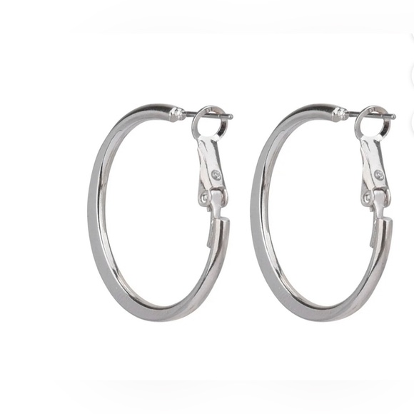 Hoop earrings silver tones hypoallergenic. - Picture 2 of 6